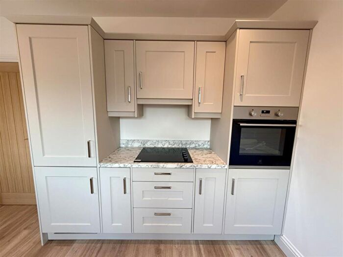 4 Bedroom Detached House For Sale In London Road, Benfleet, SS7