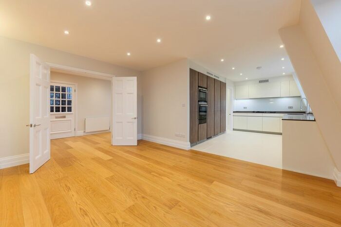 3 Bedroom Flat To Rent In Cadogan House, Sloane Street, London, SW1X