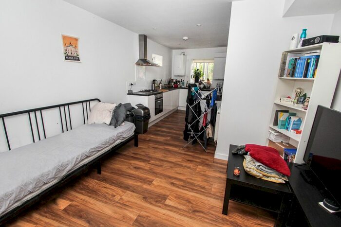 2 Bedroom Flat To Rent In Mayville Road, Leytonstone, London, E11