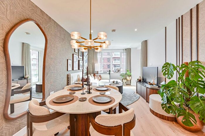 2 Bedroom Flat For Sale In Lombard Square, Plumstead, SE28