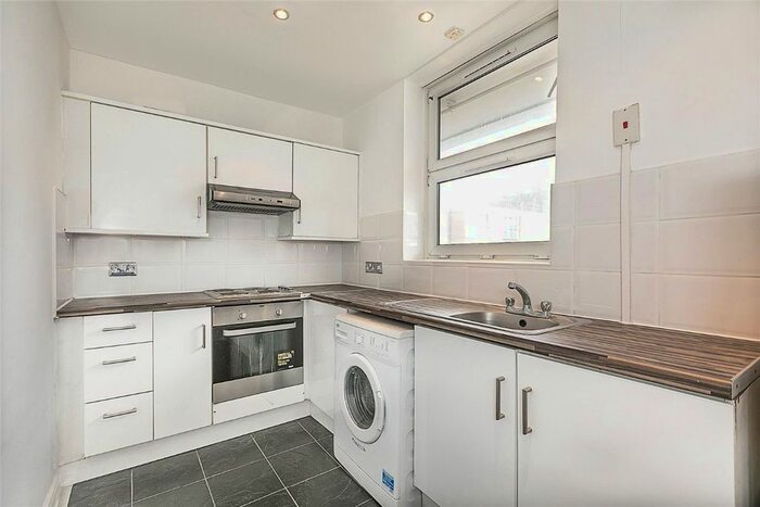 3 Bedroom Flat To Rent In Courtney Court, Courtney Road, London, N7