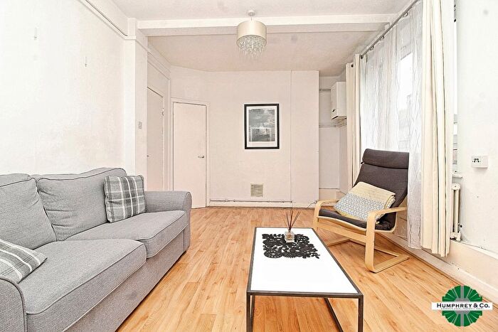 2 Bedroom Flat To Rent In Francis Avenue, Ilford, IG1