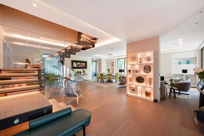 4 Bedroom Apartment For Sale In Caenwood Court, N6