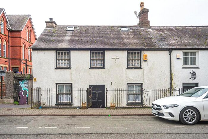 2 Bedroom End Of Terrace House For Sale In High Street, Bangor, Gwynedd, LL57