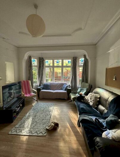 6 Bedroom Semi-Detached House To Rent In Danes Road, Fallowfield, M14