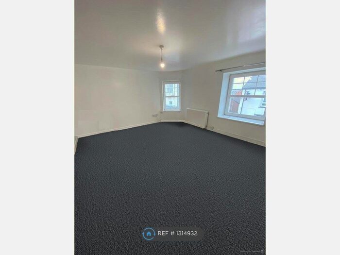 1 Bedroom Flat To Rent In Queen Street, Pembroke Dock, SA72