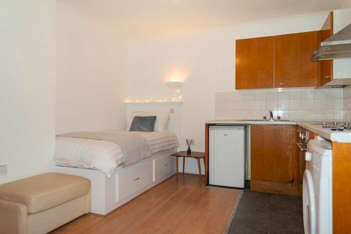 Studio To Rent In Battersea Park Road, Battersea, SW11