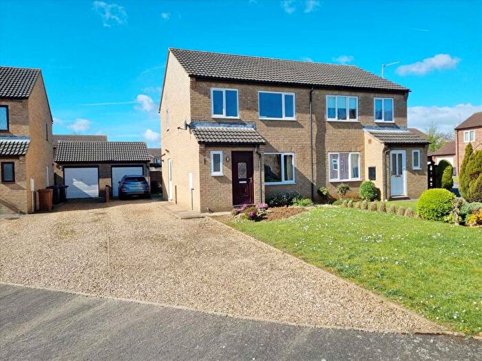 3 Bedroom Semi Detached House For Sale In Larch Way, Sleaford, NG34