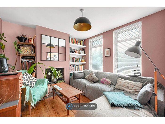 1 Bedroom Maisonette To Rent In Blyth Road, London, E17