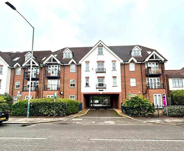 2 Bedroom Flat To Rent In Haverstock Place Heath Park Road Gidea Park, RM2