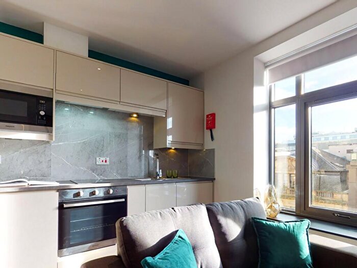 Apartment To Rent In Apt, South Parade #, LS1