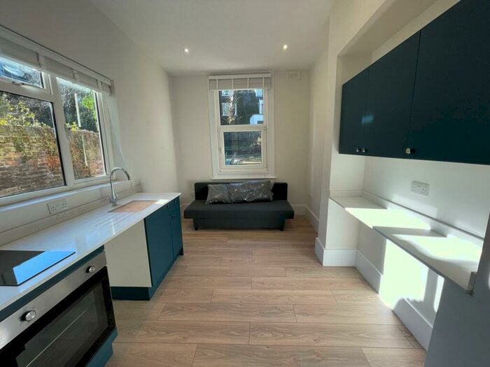 Flat To Rent In Mornington Crescent, Camden, NW1