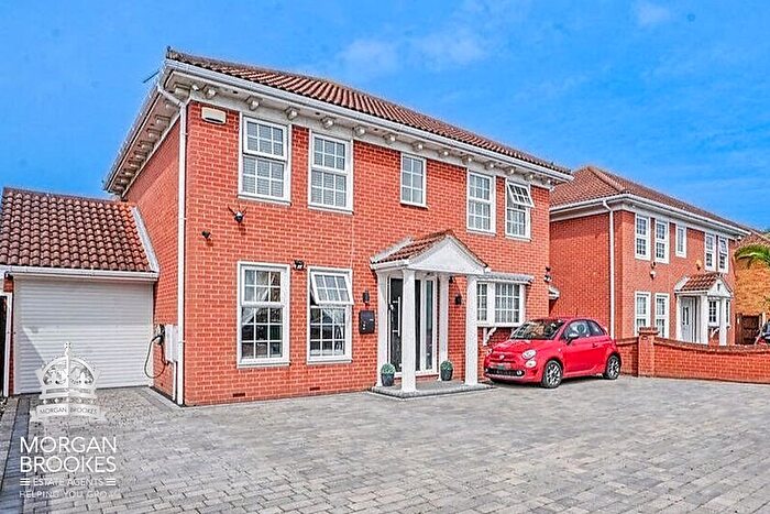 4 Bedroom Detached House For Sale In Thorney Bay Road, Canvey Island, SS8