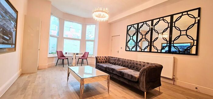 2 Bedroom Flat To Rent In Kensington Terrace, Leeds, LS6