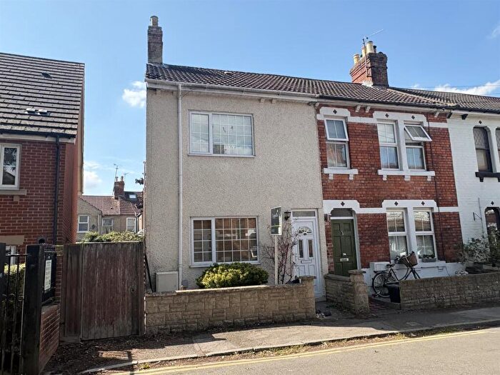 3 Bedroom End Of Terrace House To Rent In Ripley Road, Swindon, SN1