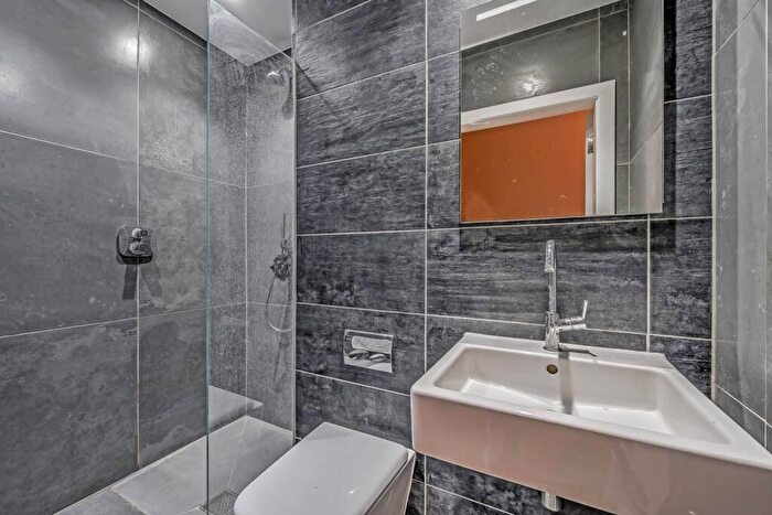 2 Bedroom Flat For Sale In Andre Street, Hackney, London, E8