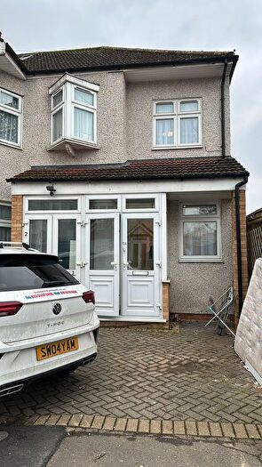 2 Bedroom Terraced House To Rent In Cotswold Gardens, Ilford, IG2