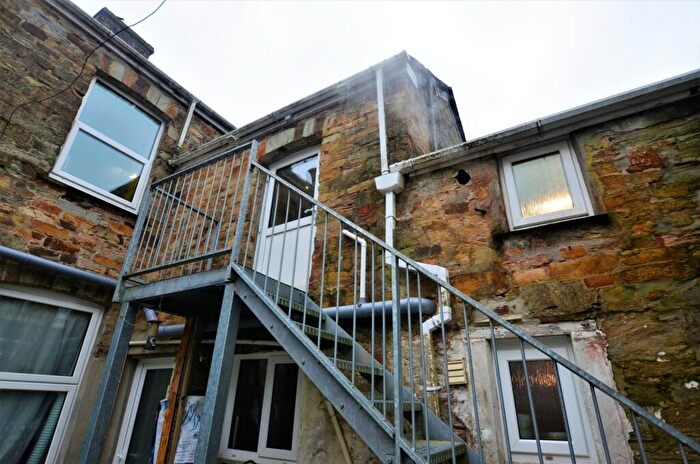 2 Bedroom Flat To Rent In Top Floor Flat, Pool Street, Bodmin, PL31