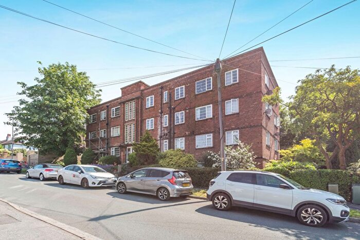 32 Bedroom Semi-Detached House For Sale In Copgrove Road, Leeds, LS8