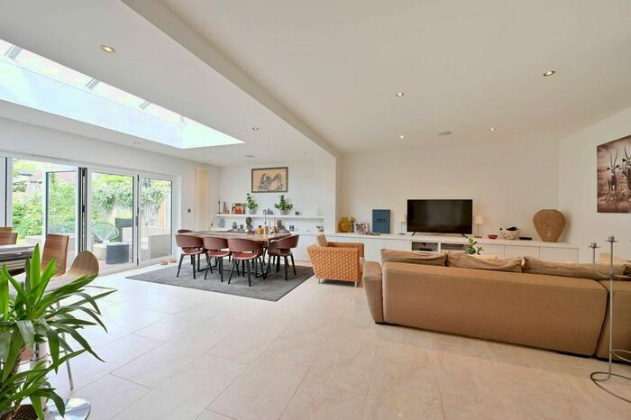 5 Bedroom Property To Rent In Valonia Gardens, West Hill, London, SW18