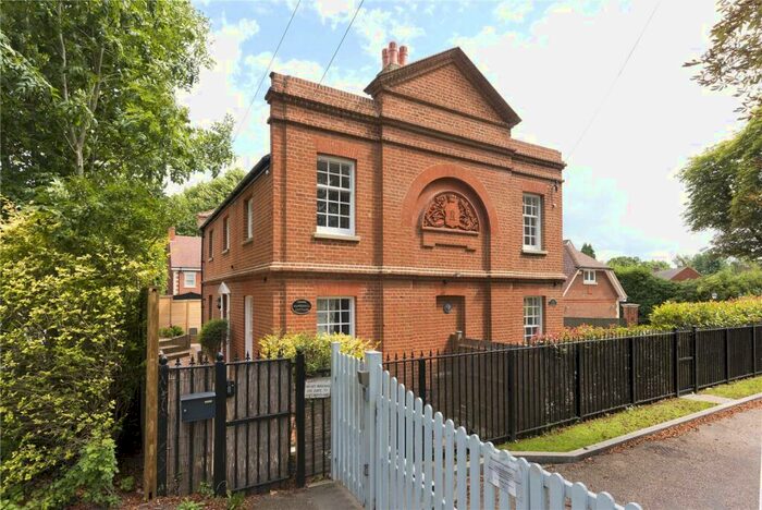 3 Bedroom Semi-Detached House To Rent In Portsmouth Road, Esher, Surrey, KT10