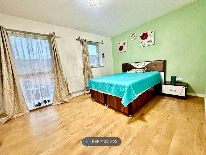 2 Bedroom End Of Terrace House To Rent In Fullerton Avenue, Essex, RM8