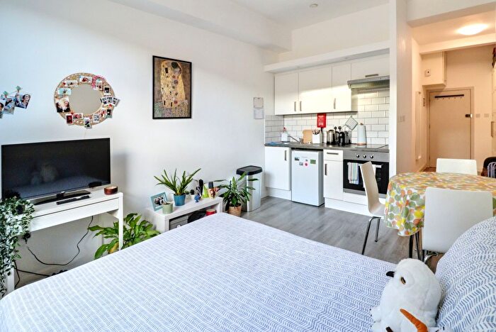 Studio To Rent In High Street Harlesden, London, NW10