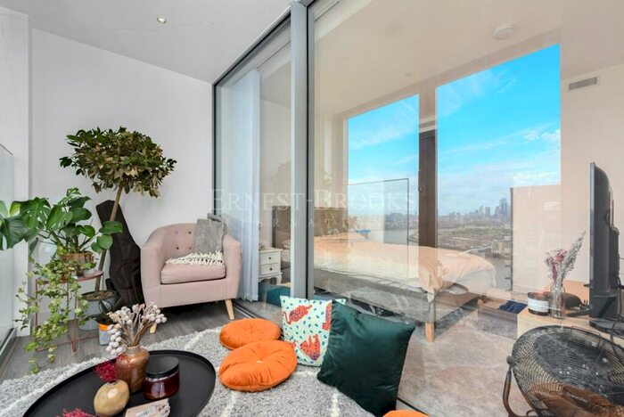 1 Bedroom Apartment To Rent In Landmark Pinnacle, Canary Wharf, E14