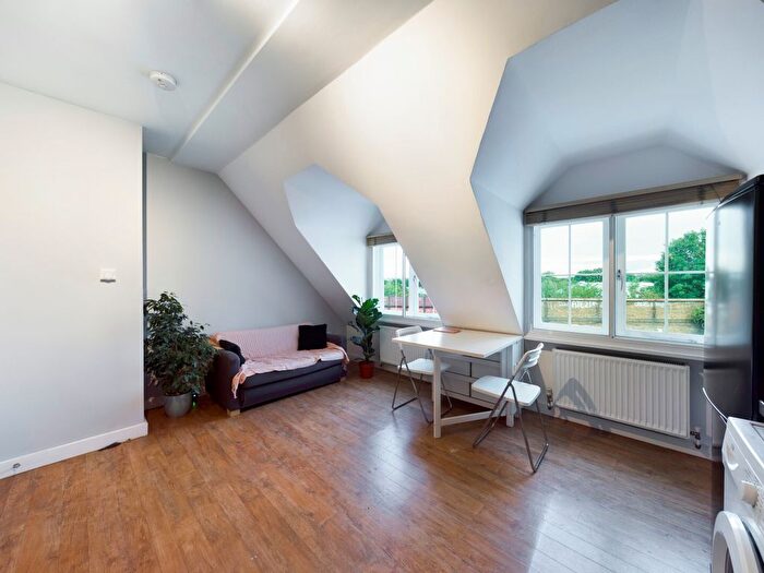 1 Bedroom Flat To Rent In Catford Hill, Catford, London, SE6