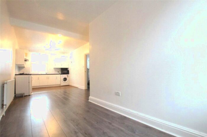 3 Bedroom Duplex To Rent In Settles Street, London, E1