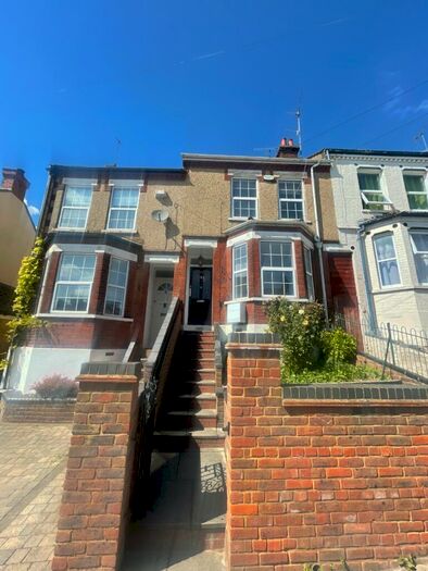 3 Bedroom Terraced House To Rent In Kingston Road, Luton, Bedfordshire, LU2