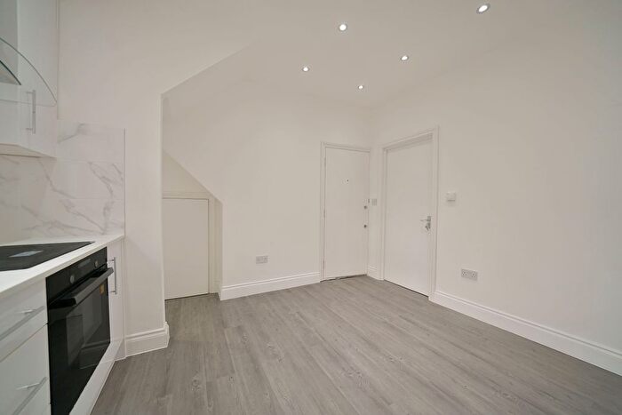 1 Bedroom Flat To Rent In Tadmor Street, London, W12