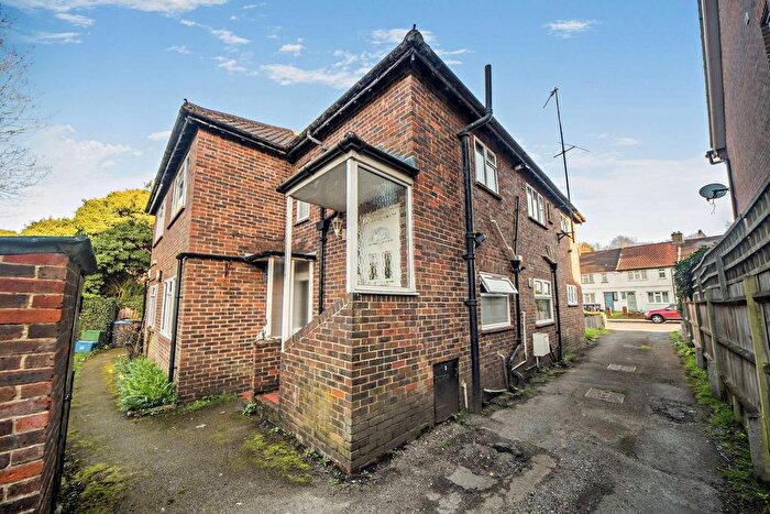 2 Bedroom Flat For Sale In Chipstead Valley Road, Coulsdon, CR5