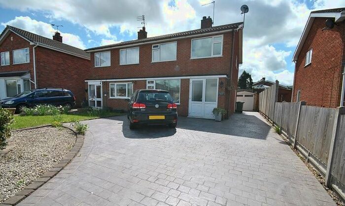 3 Bedroom Semi-Detached House To Rent In Buckingham Drive, Loughborough, LE11
