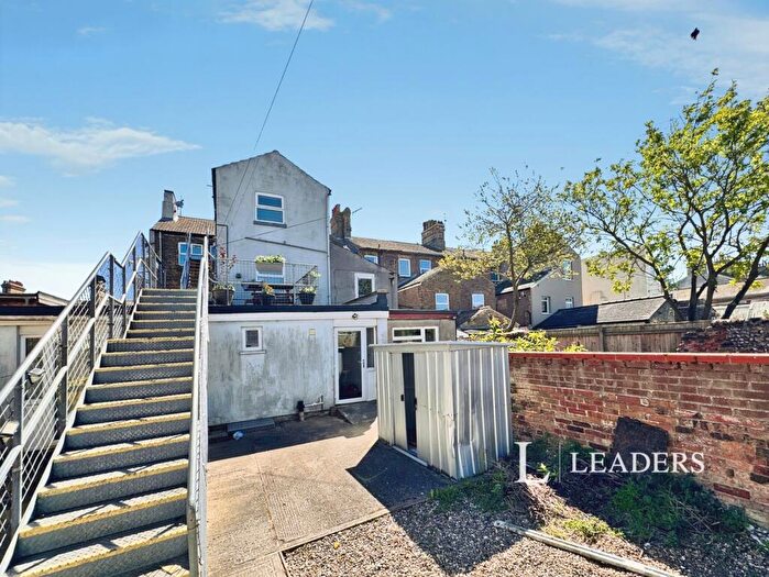 3 Bedroom Flat To Rent In London Road South, Lowestoft, Suffolk, NR33