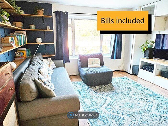 2 Bedroom Flat To Rent In Viewcraig Gardens, Edinburgh, EH8