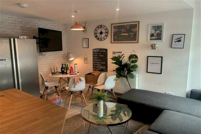 5 Bedroom Apartment To Rent In Room To Rent At Flat, Upper Parliament Street, The City, NG1