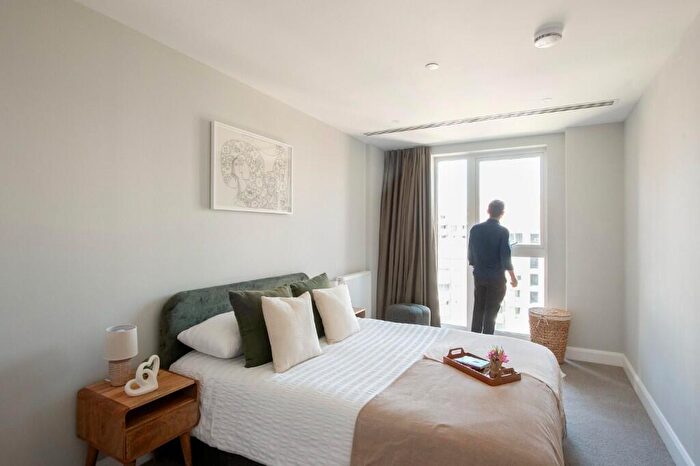 1 Bedroom Apartment To Rent In Moat Street, London, SW11