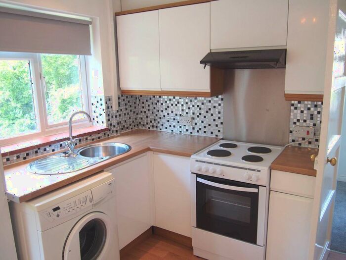 2 Bedroom Flat To Rent In Highwood Crescent, High Wycombe, HP12
