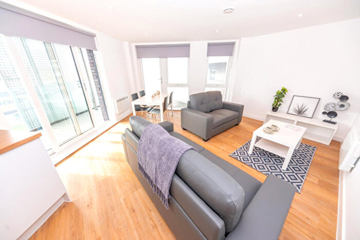 3 Bedroom Apartment To Rent In The Plaza, Manchester, M4