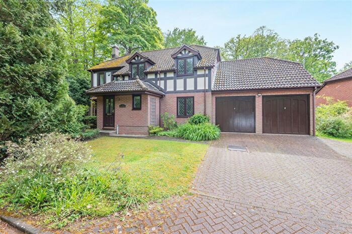 5 Bedroom Property For Sale In Burleigh Drive, Maidstone, ME14