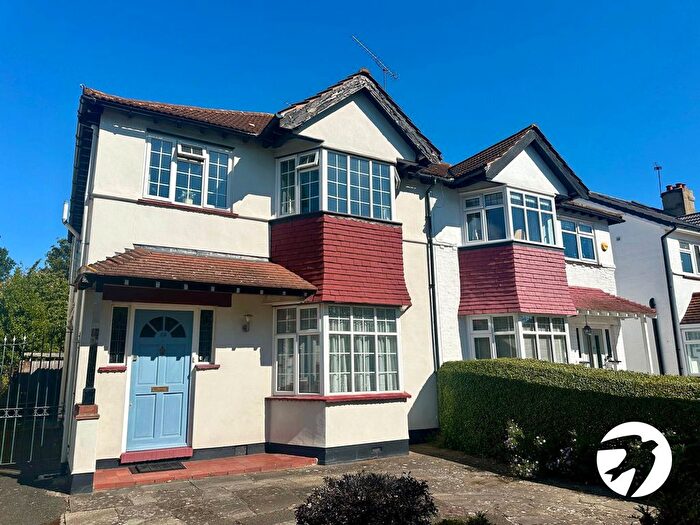 3 Bedroom Semi-Detached House For Sale In Weigall Road, London, SE12