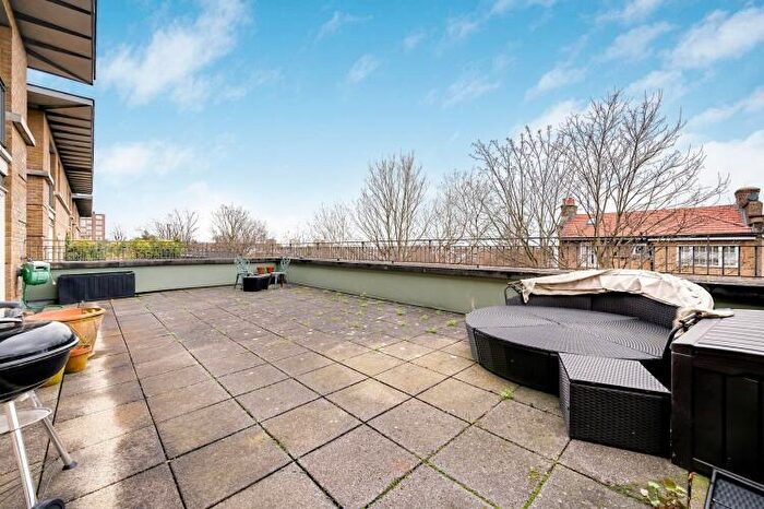 2 Bedroom House To Rent In Marlborough Hill London, NW8