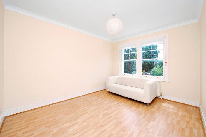 2 Bedroom Flat To Rent In Inderwick Road, Crouch End, London, N8