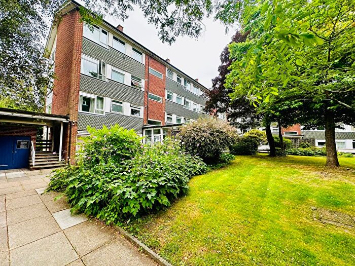 2 Bedroom Flat To Rent In Hulse Road, Southampton, Hampshire, SO15