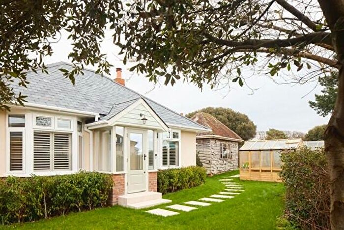 2 Bedroom Bungalow To Rent In Mudeford, BH23