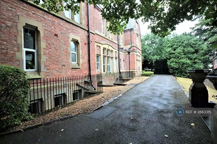 2 Bedroom Flat To Rent In Oakleigh House, Sale, M33