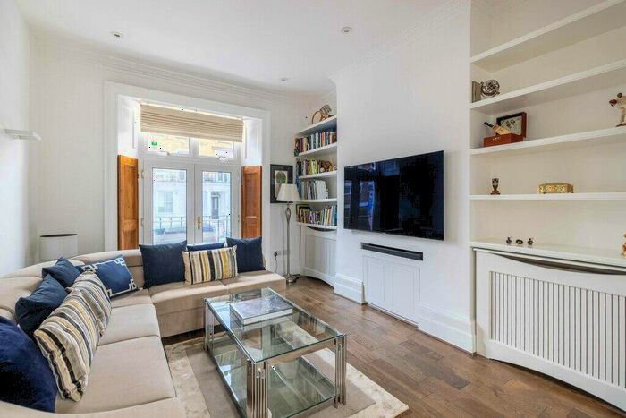 2 Bedroom Apartment To Rent In Gunter Grove, Chelsea, SW10
