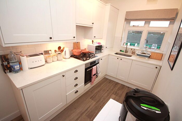 2 Bedroom Flat To Rent In Elm Park Road, Pinner, HA5