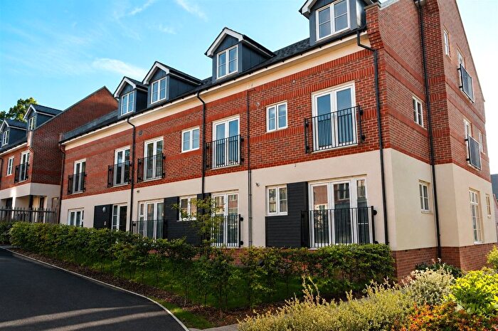 2 Bedroom Flat For Sale In Weatherill Close, Guildford, Surrey, GU1